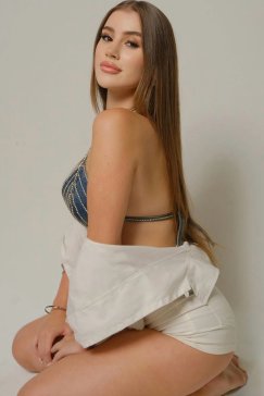 Bayan Modeller Cansu Bebek